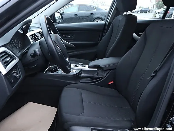 BMW 318 2012 photo 5