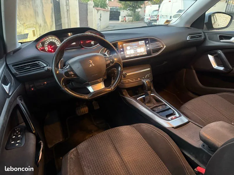 Peugeot 308 2019 photo 2