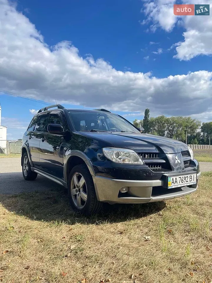 Mitsubishi Outlander 2006 photo 2