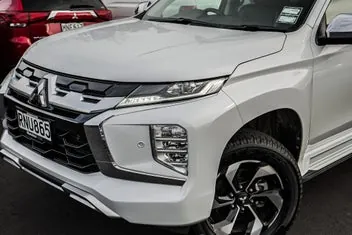 Mitsubishi Pajero Sport 2026 photo 3
