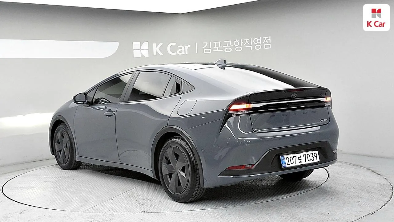 Toyota Prius 5Th Generation 2024 photo 2