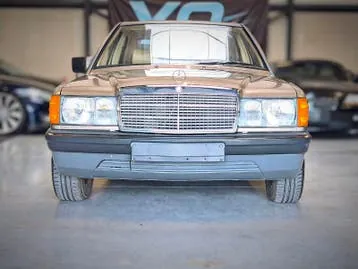 Mercedes-Benz 190E 1987 photo 3