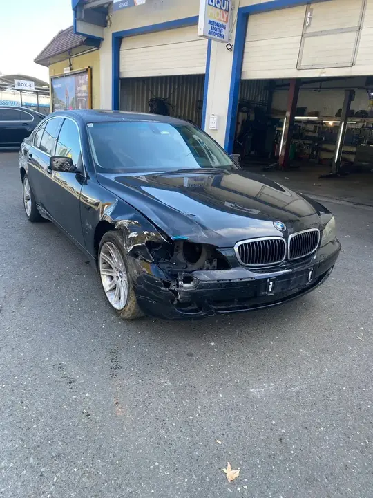 BMW 7 Series 2007 photo 2