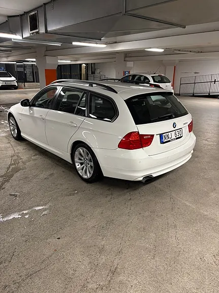 BMW 320I 2010 photo 2