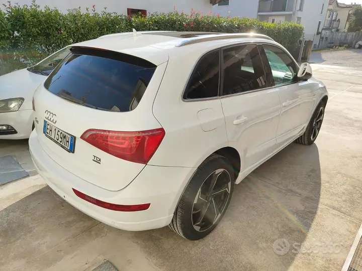Audi Q5 2010 photo 2