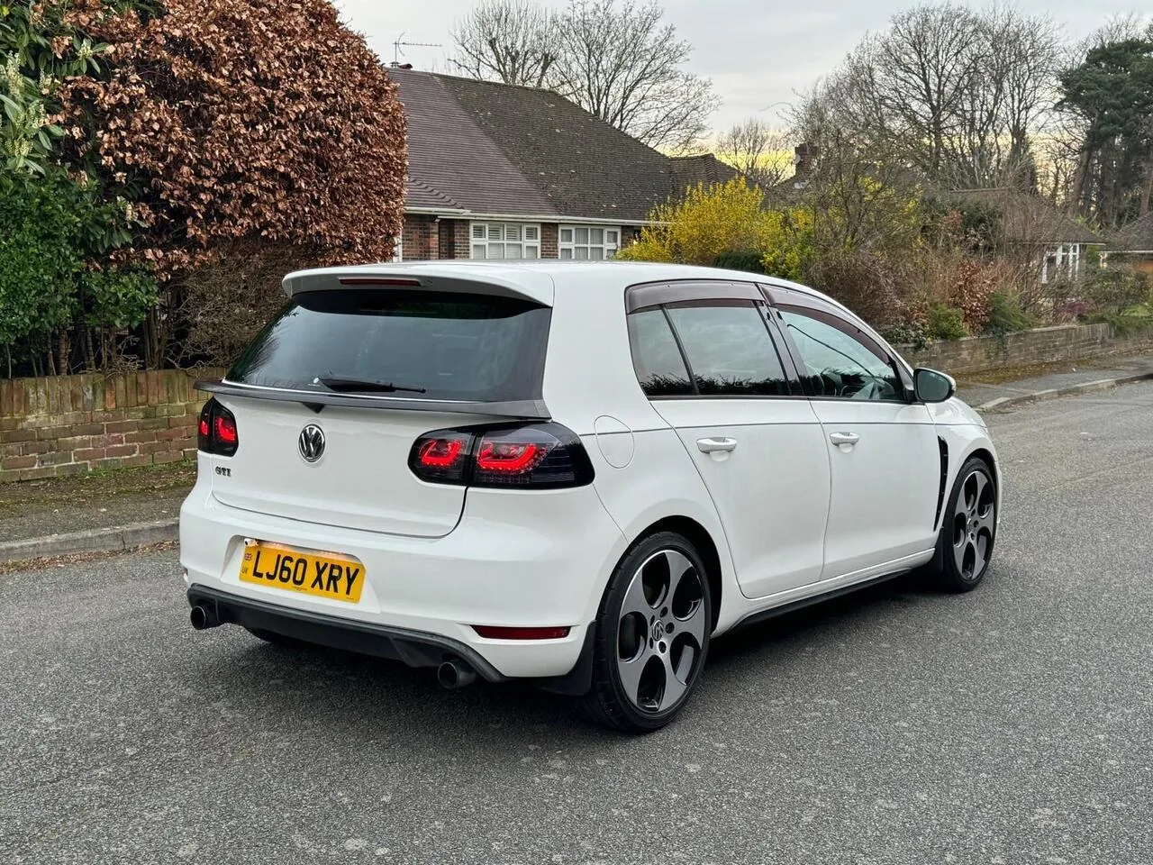 Volkswagen Golf 2010 photo 2