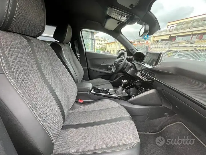 Peugeot 2008 2023 photo 5