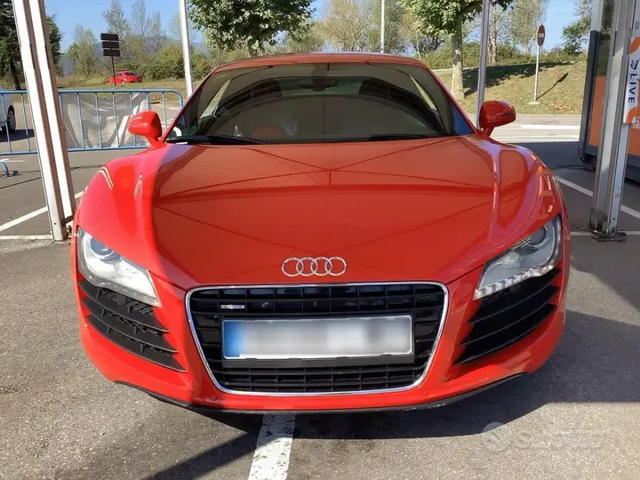 Audi R8 2009 photo 2