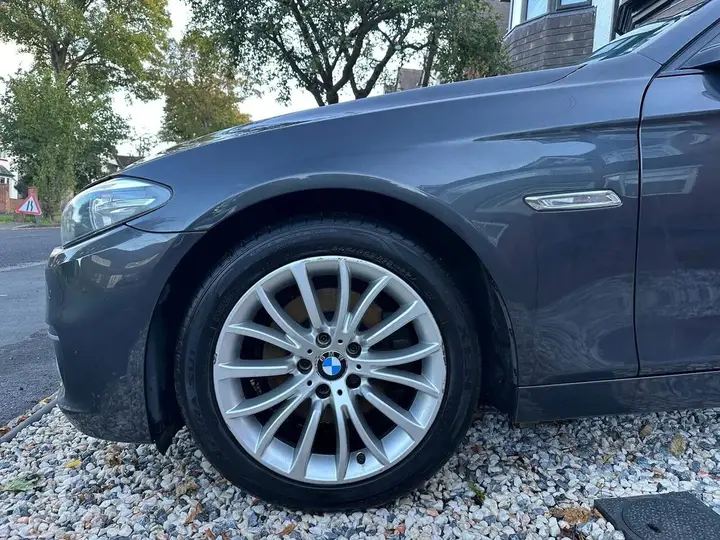 BMW 5 Series 2015 photo 4