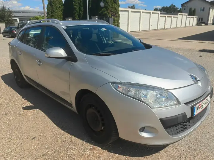 Renault Mégane 2011 photo 3