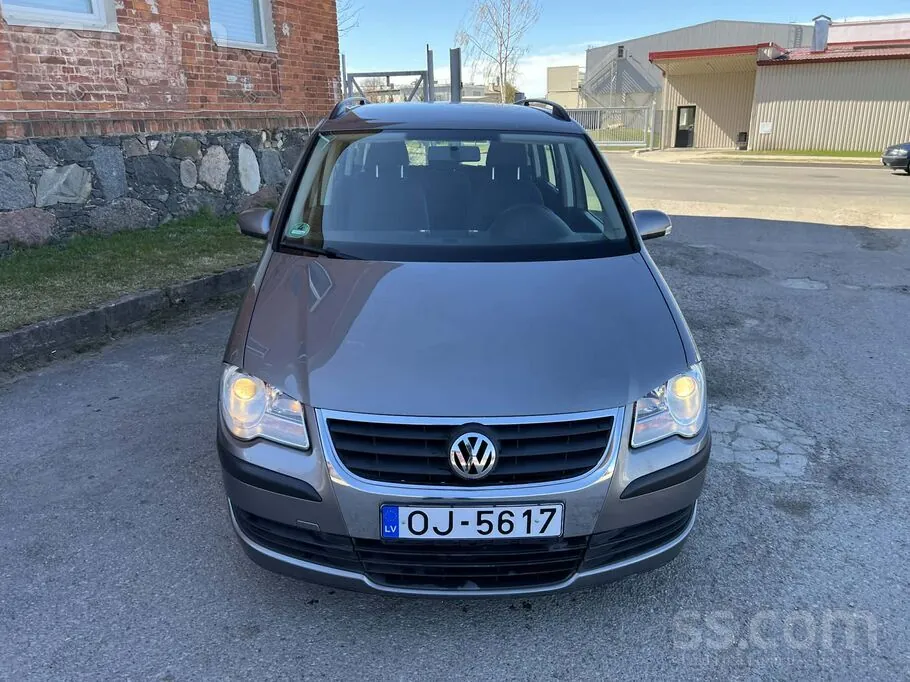 Volkswagen Touran 2008 photo 2