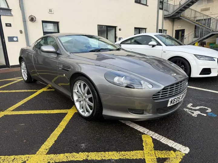 Aston Martin Db9