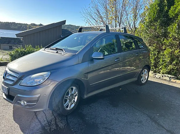Mercedes-Benz B200 2011 photo 2