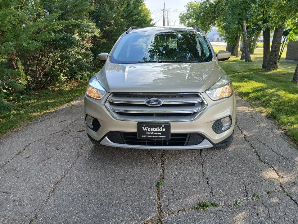 Ford Escape 2018 photo 2
