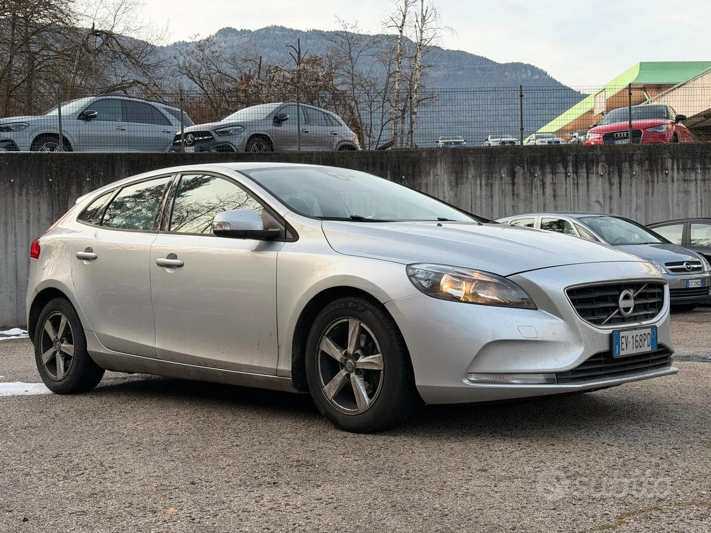 Volvo V40