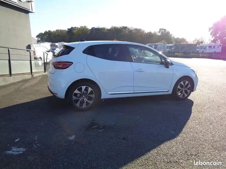 Renault Clio 2023 photo 3