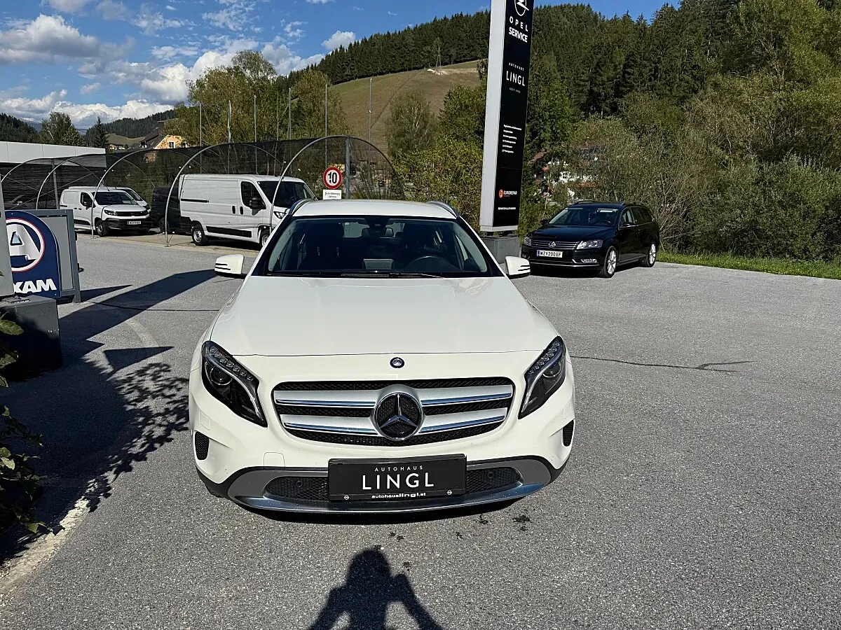 Mercedes-Benz Gla Class 2017 photo 2