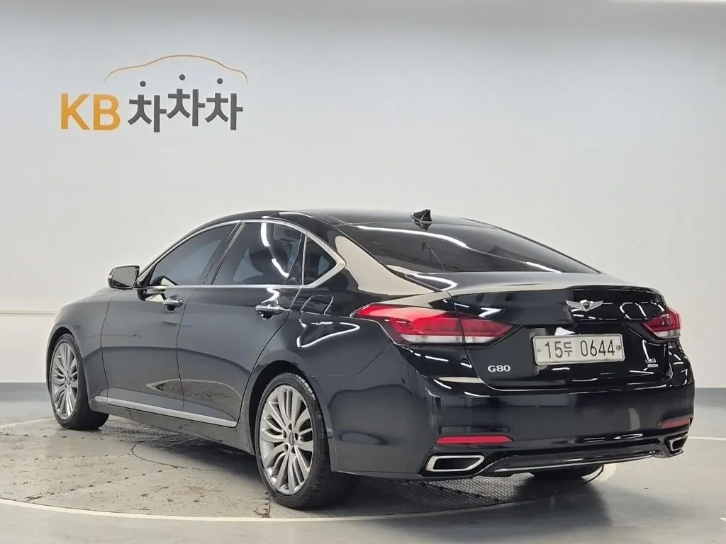 Genesis G80 2017 photo 2