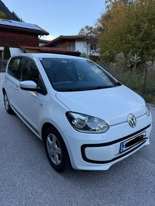 Volkswagen Up 2015 photo 2