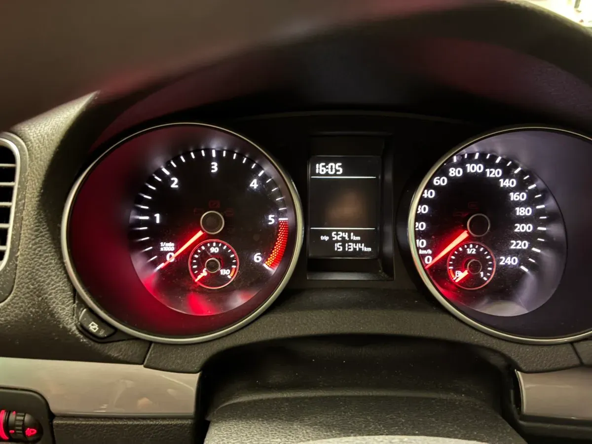 Volkswagen Golf 2010 photo 3