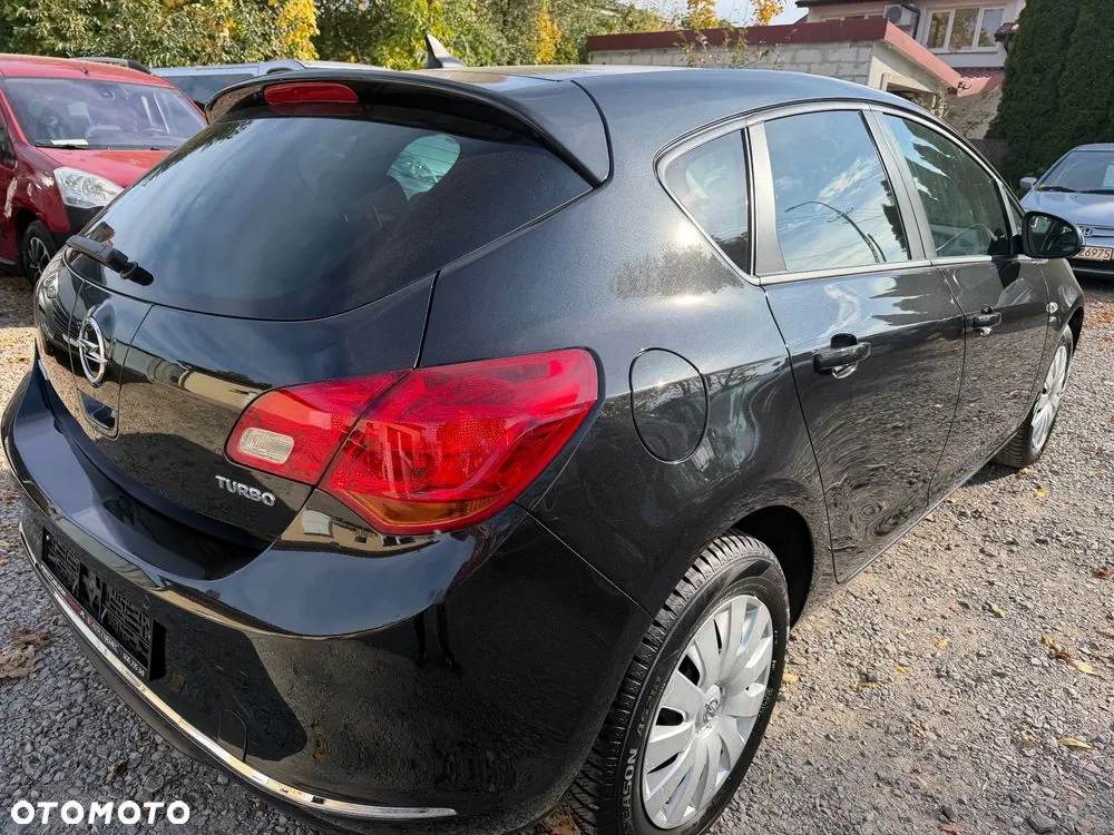 Opel Astra 2013 photo 4
