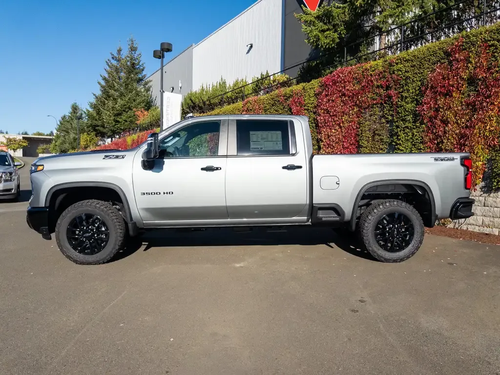 Chevrolet Silverado 3500 2026 photo 2