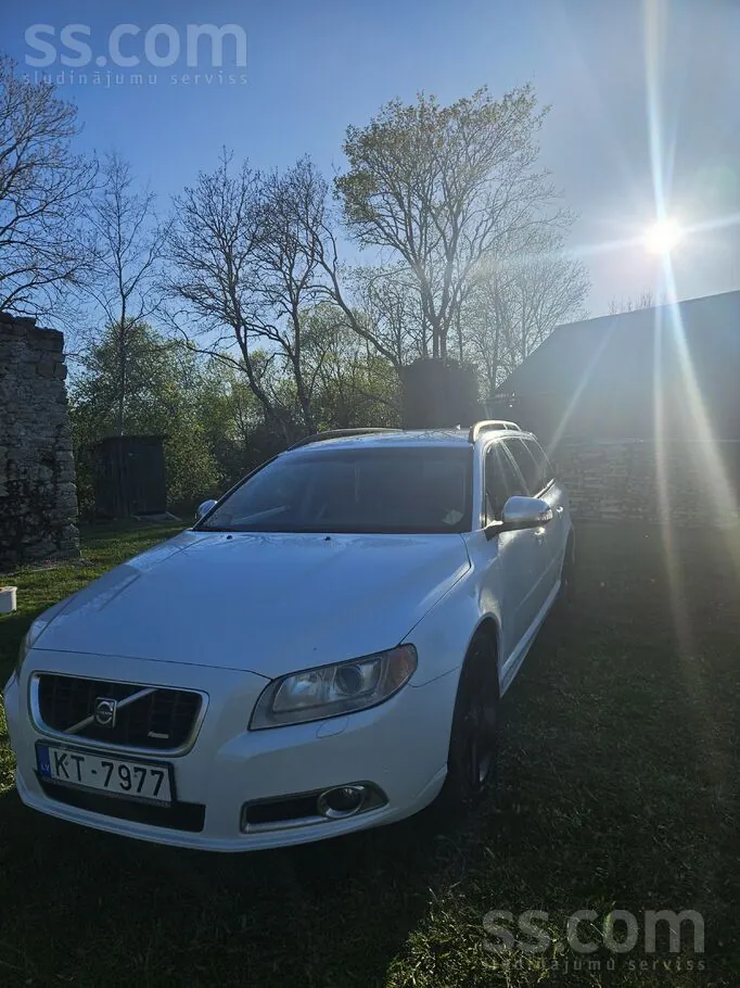 Volvo V70 2009 photo 2