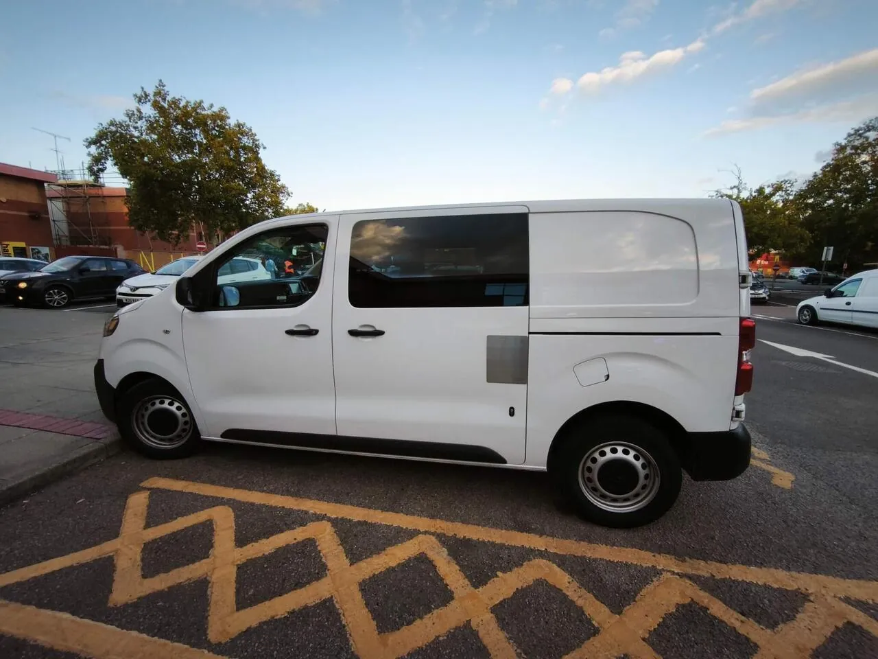 Citroen Dispatch 2024 photo 2