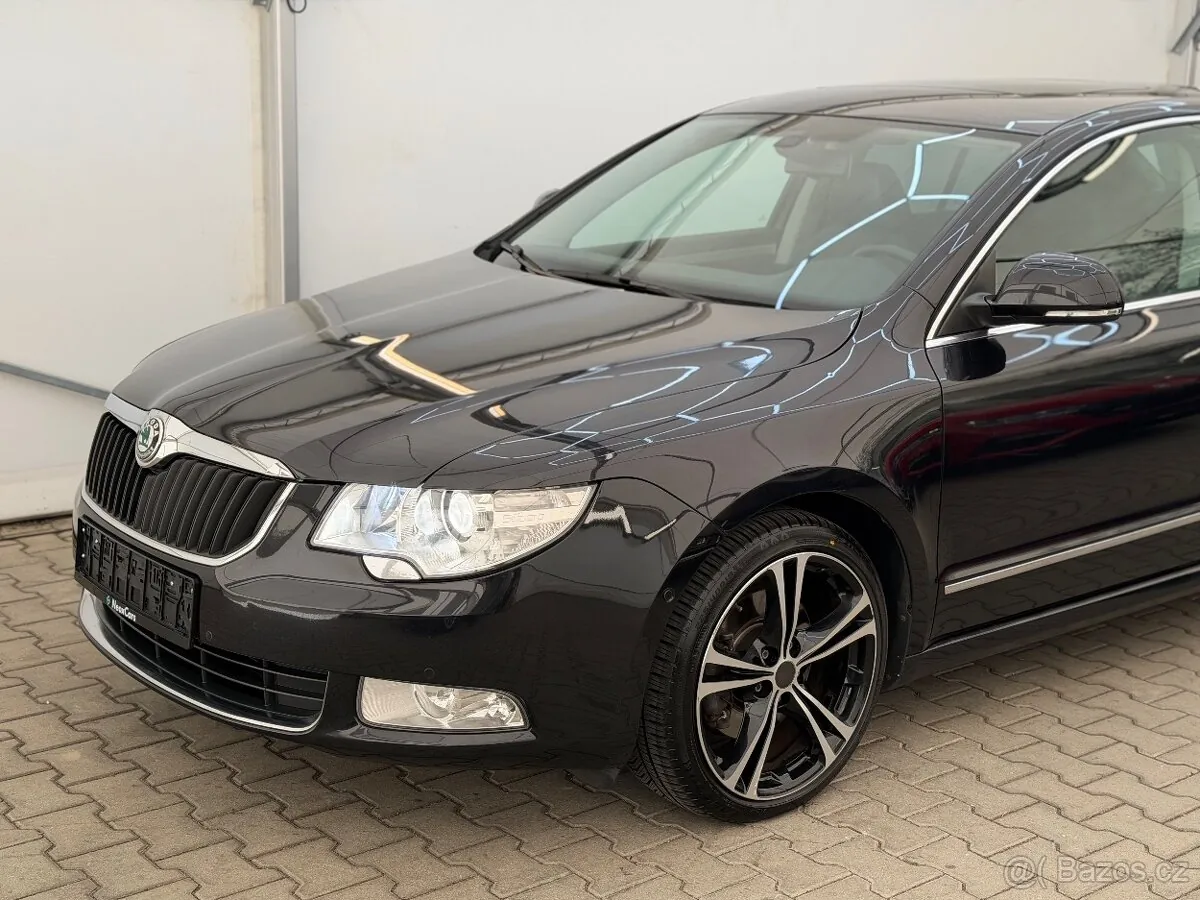 Skoda Superb 2011 photo 2
