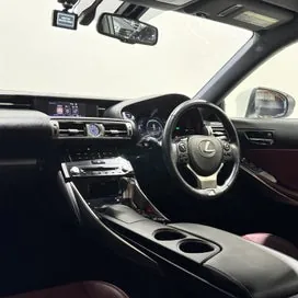 Lexus Is 300H 2013 photo 4