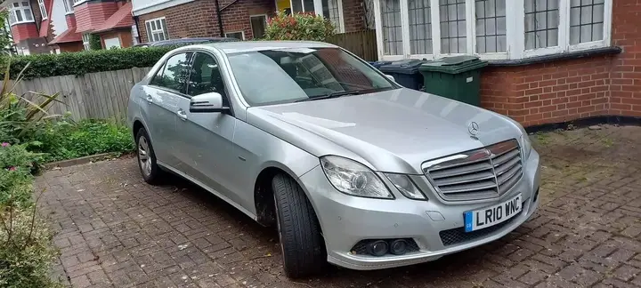 Mercedes-Benz E-Class 2010 photo 2