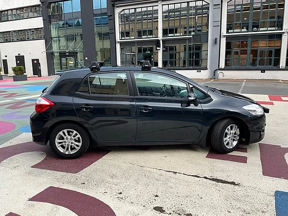 Toyota Auris 2012 photo 5