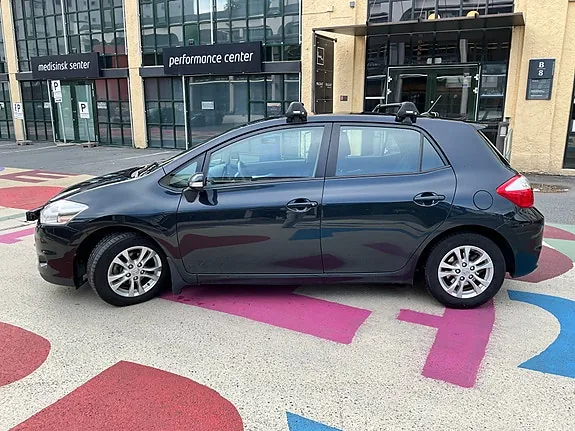 Toyota Auris 2012 photo 3