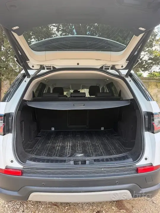 Land Rover Discovery Sport 2020 photo 4
