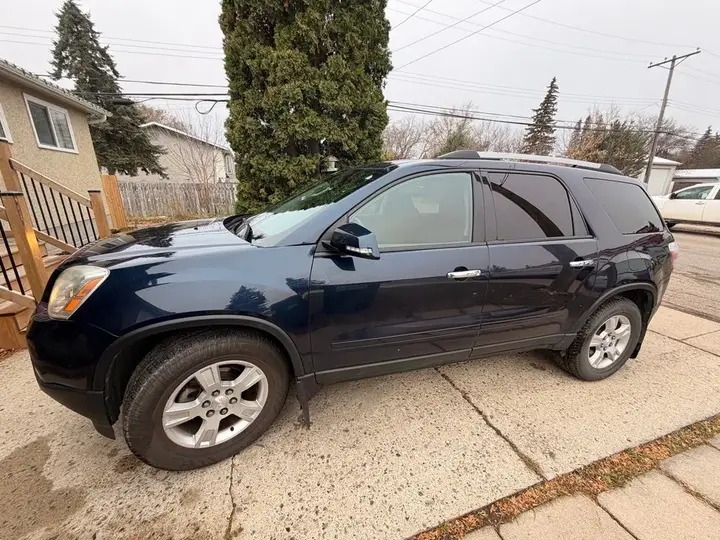 GMC Acadia 2012 photo 2