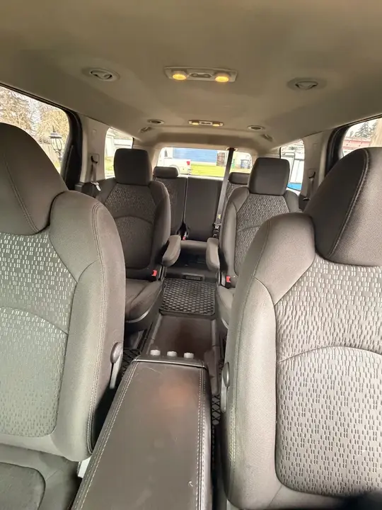 GMC Acadia 2012 photo 3