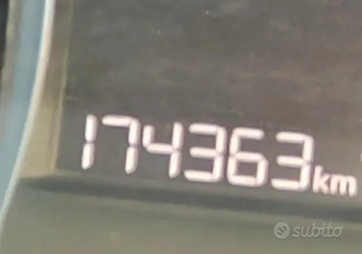 Peugeot 208 2013 photo 2