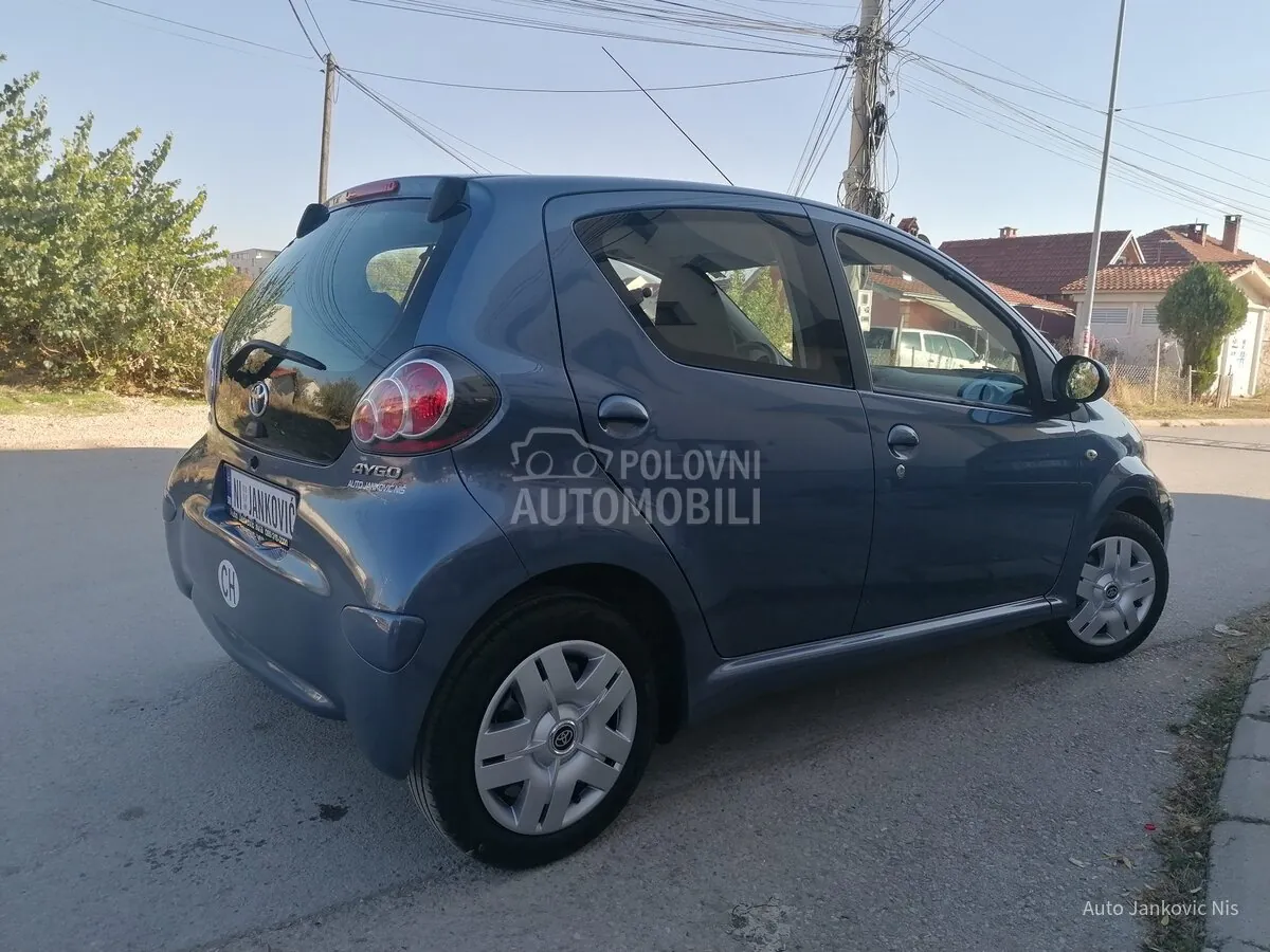 Toyota Aygo 2010 photo 2