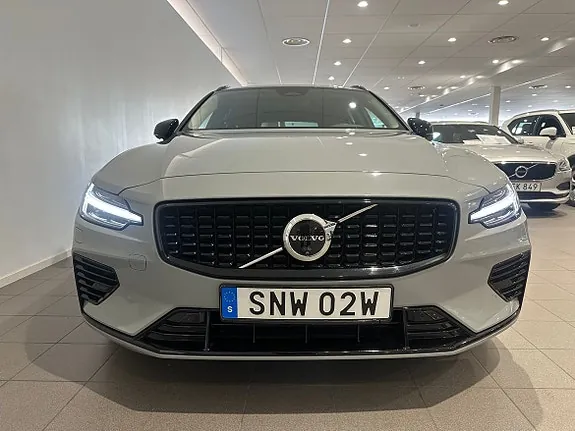 Volvo V60 2025 photo 2