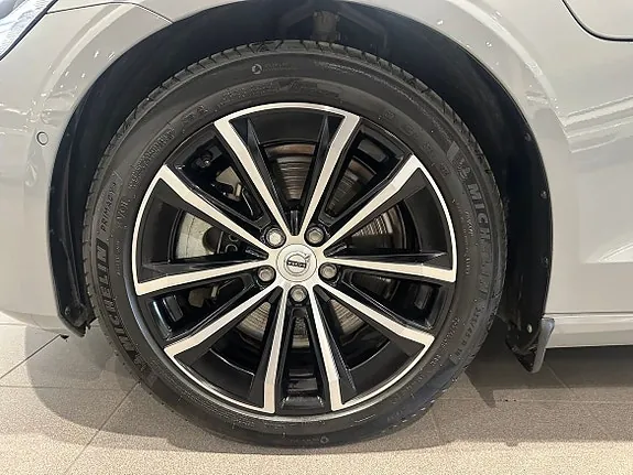 Volvo V60 2025 photo 3
