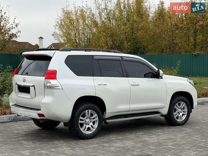 Toyota Land Cruiser Prado 2011 photo 3