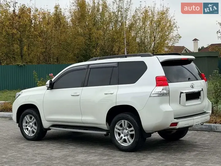 Toyota Land Cruiser Prado 2011 photo 4