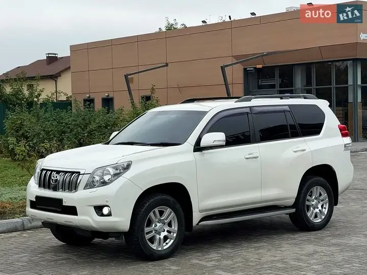 Toyota Land Cruiser Prado 2011 photo 2