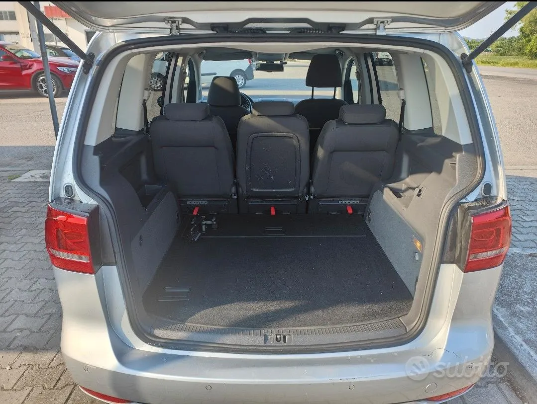 Volkswagen Touran 2011 photo 5