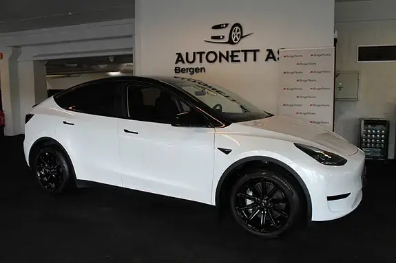 Tesla Model Y 2023 photo 3