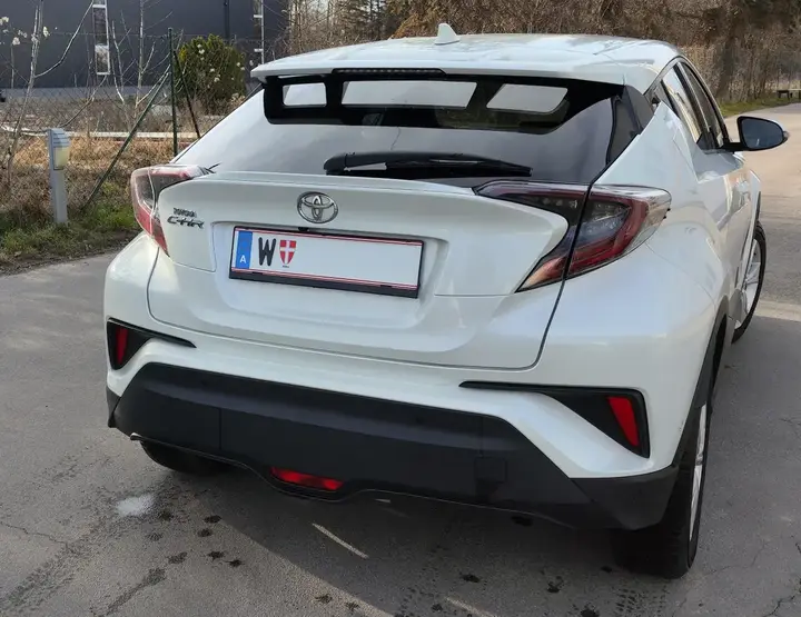 Toyota C-Hr 2018 photo 3