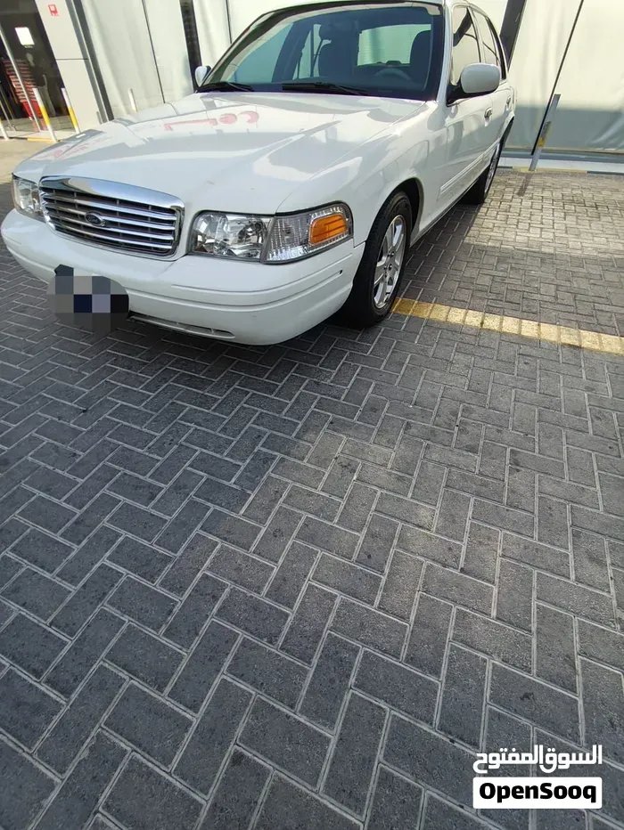 Ford Crown Victoria 2011 photo 2