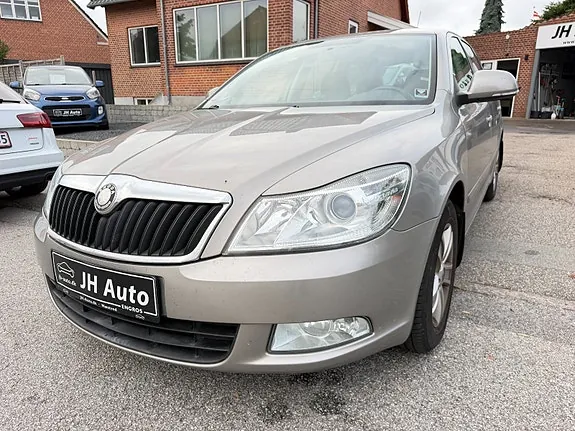 Skoda Octavia 2010 photo 4