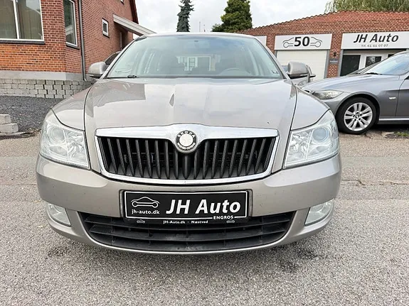 Skoda Octavia 2010 photo 5