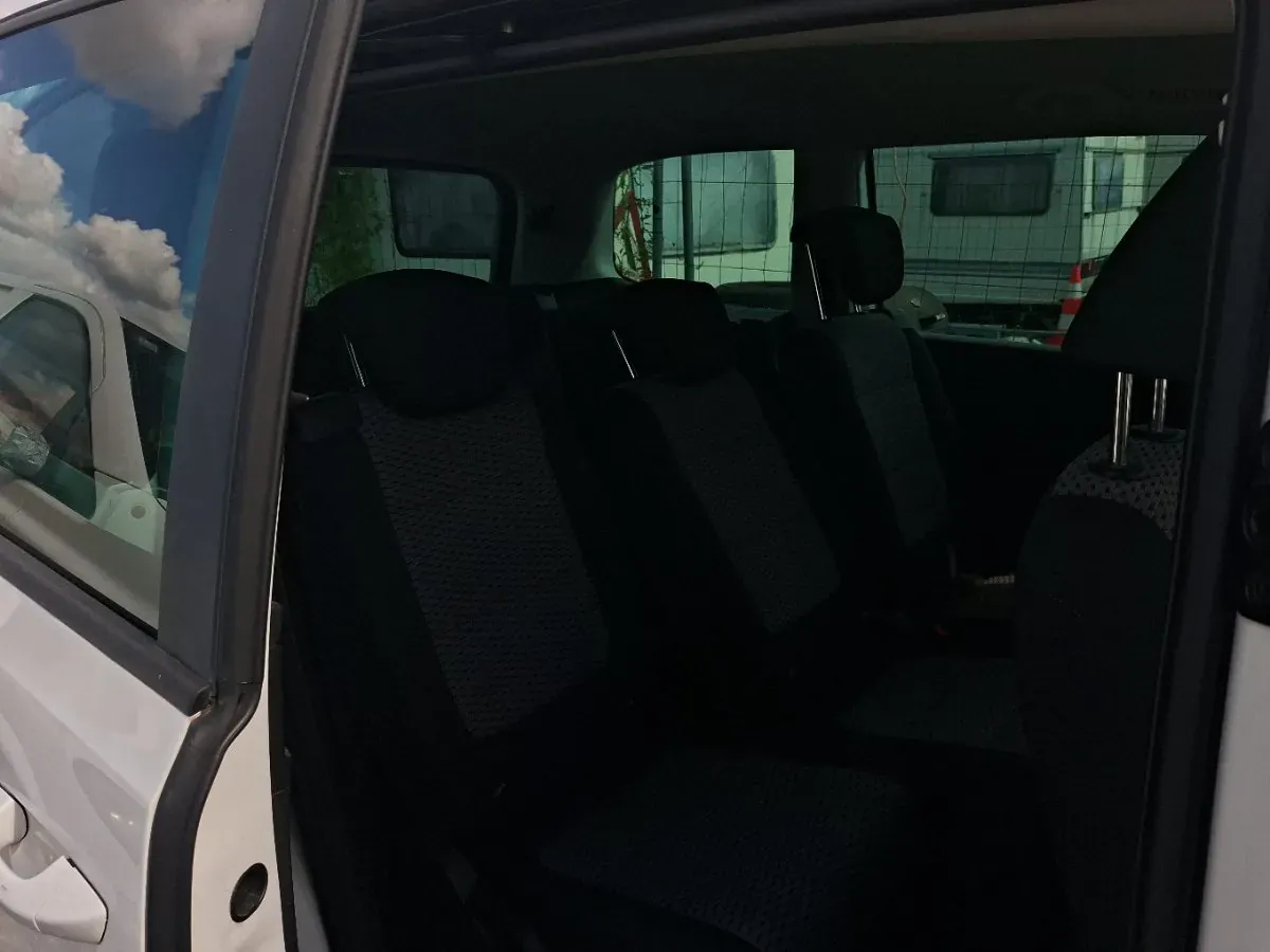 Volkswagen Sharan 2013 photo 2